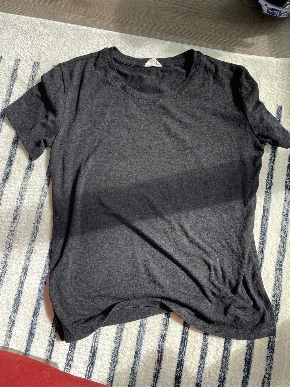 Aritzia black tshirt - size M